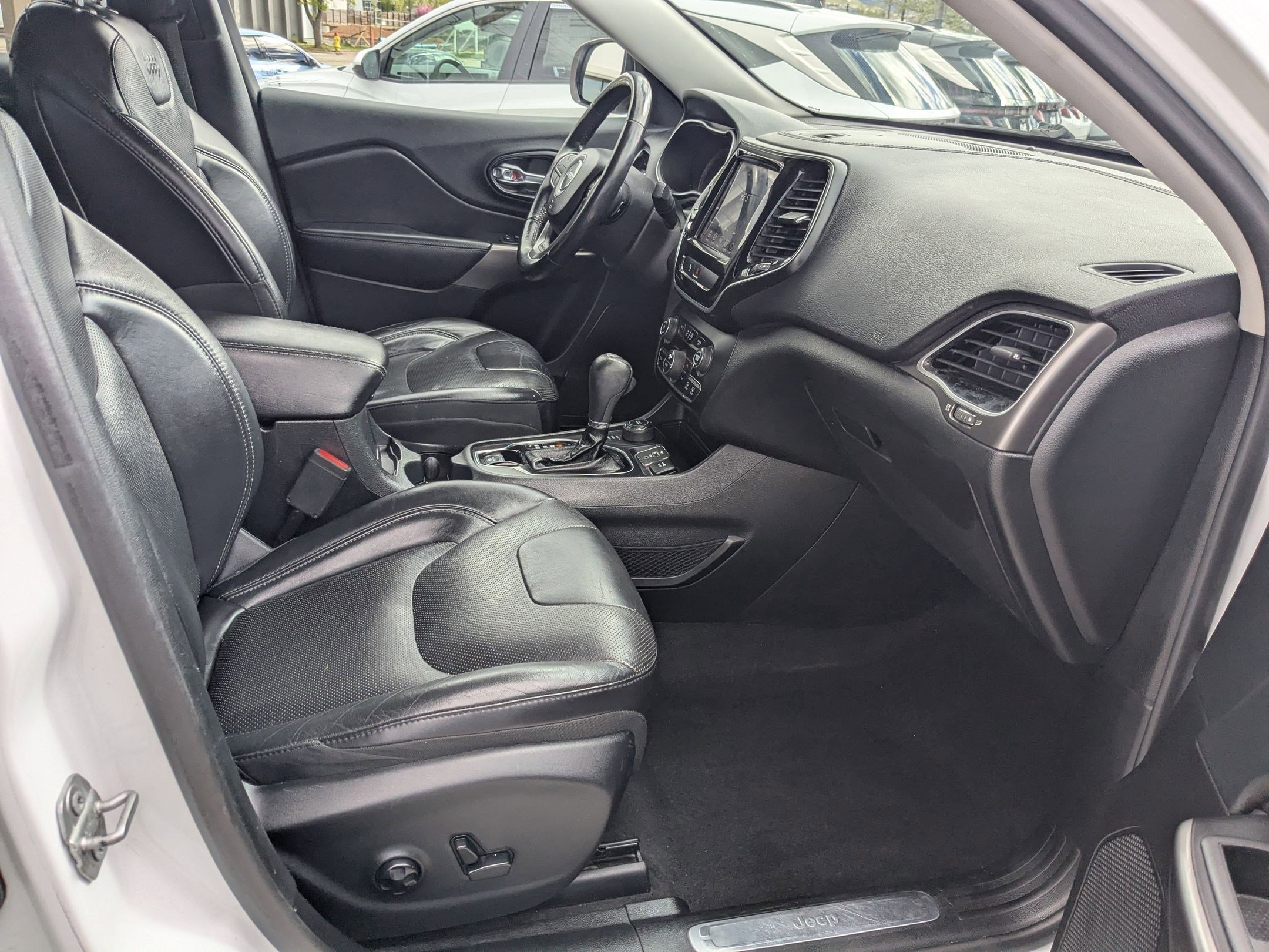 Used 2019 Jeep Cherokee Limited AWD/4WD image 31