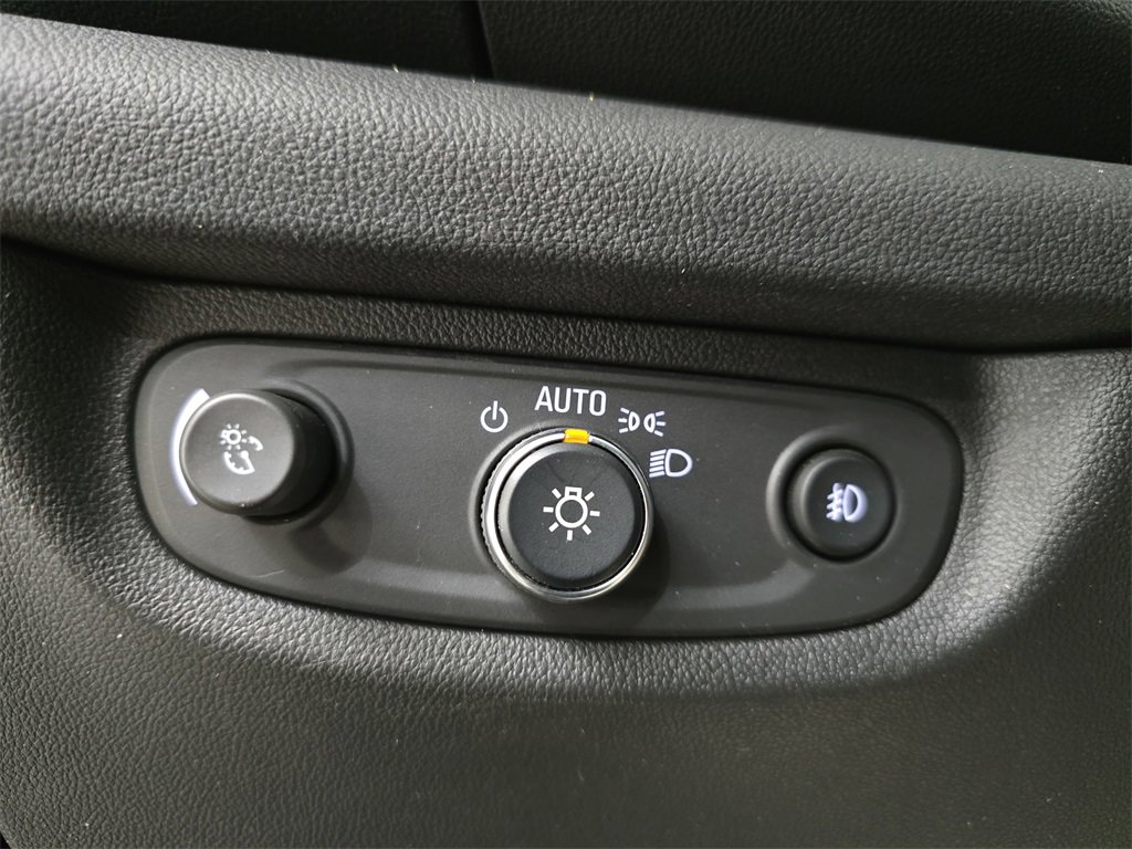 Used 2018 Buick Regal Essence w/ Driver Confidence Package #1 image 29