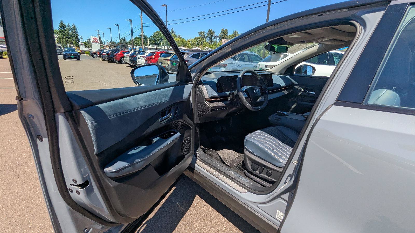 Used 2023 Nissan Ariya AWD/4WD image 17
