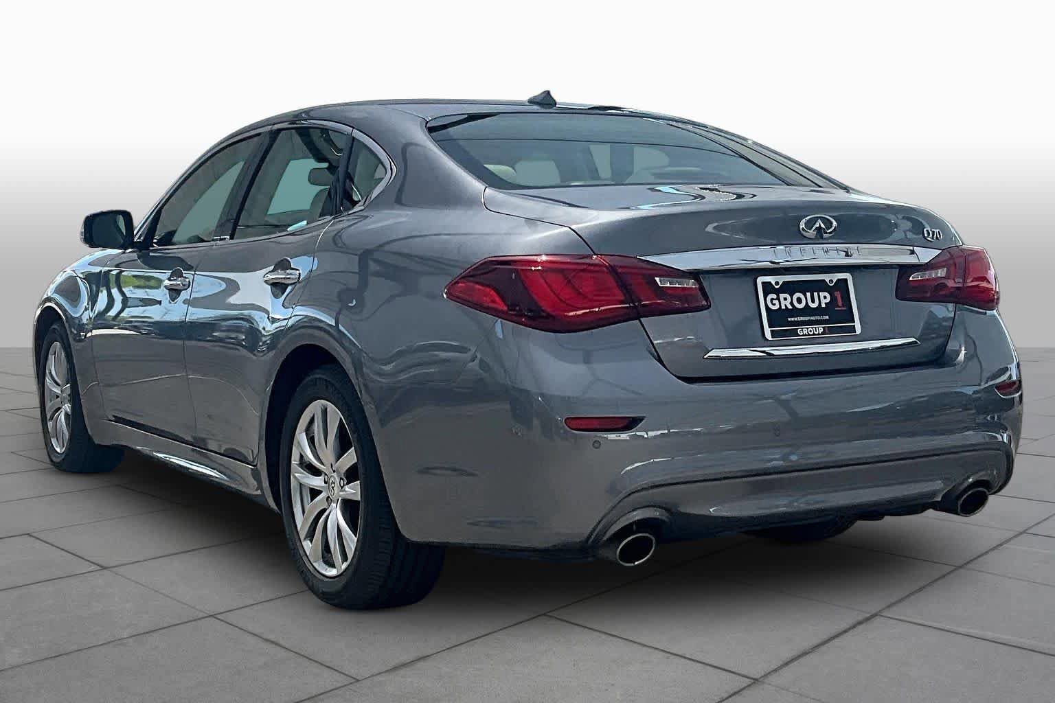 Used 2015 INFINITI Q70 3.7 RWD image 12