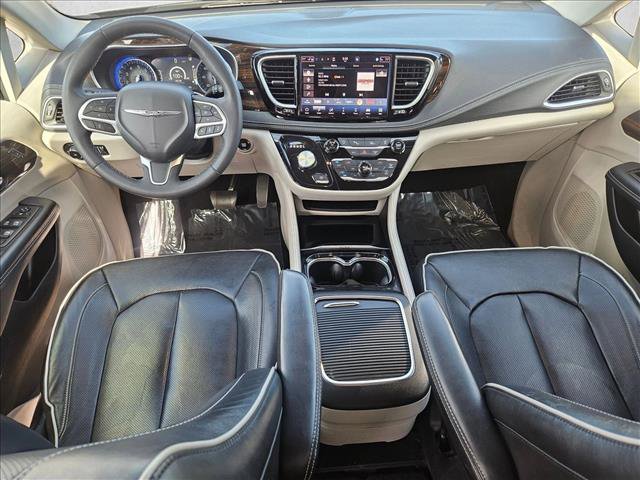 Used 2023 Chrysler Pacifica Limited FWD image 18