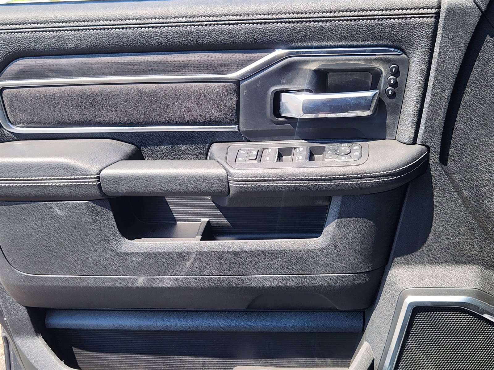 New 2026 RAM 2500 Laramie w/ Night Edition image 17
