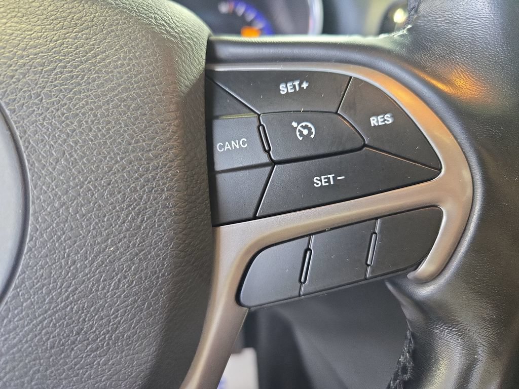 Used 2021 Jeep Grand Cherokee Laredo AWD/4WD image 22