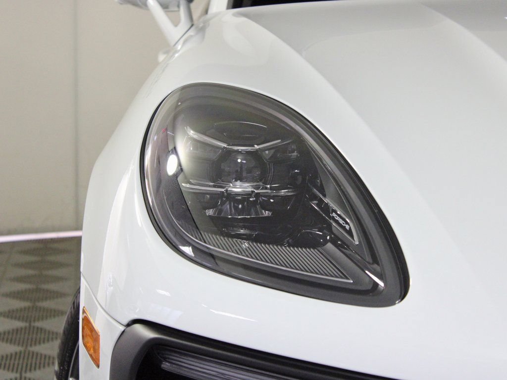 Certified 2026 Porsche Macan AWD/4WD image 11