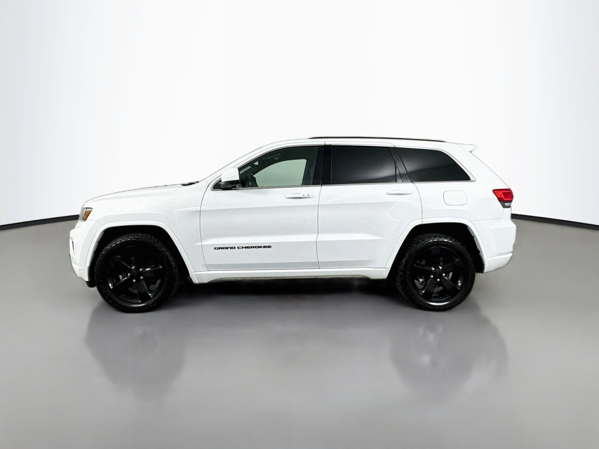 Used 2015 Jeep Grand Cherokee Altitude AWD/4WD image 4