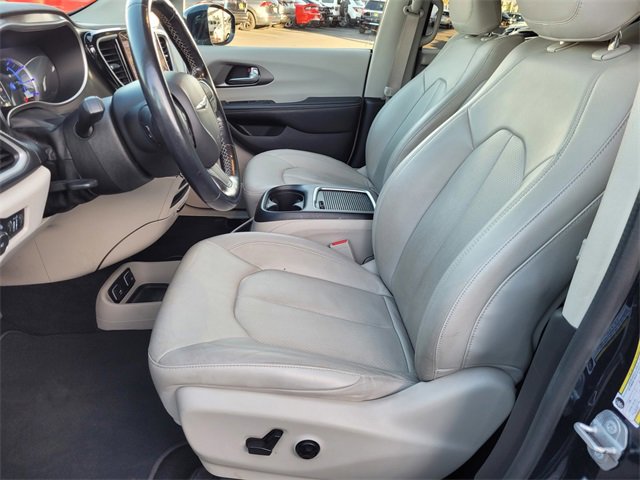 Certified 2021 Chrysler Pacifica Touring-L image 16