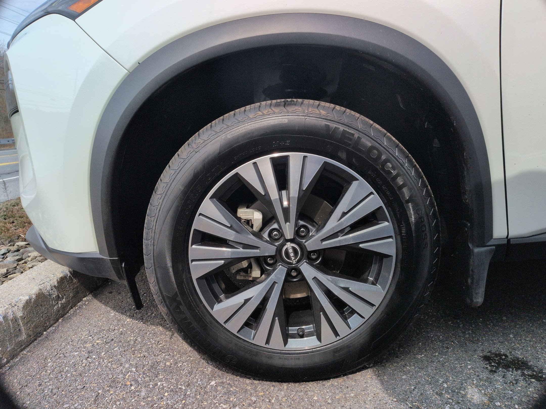 Used 2023 Nissan Rogue SV AWD/4WD image 16