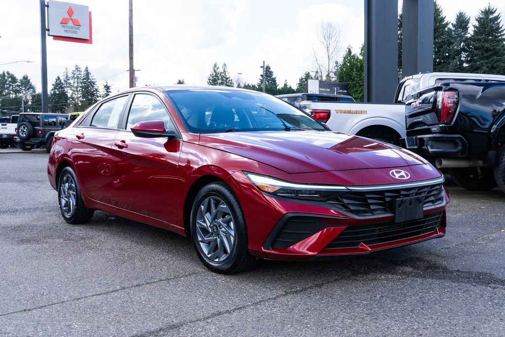 Used 2024 Hyundai Elantra SEL image 1