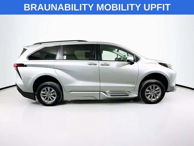 Used 2021 Toyota Sienna XLE w/ XLE Plus Package image 8
