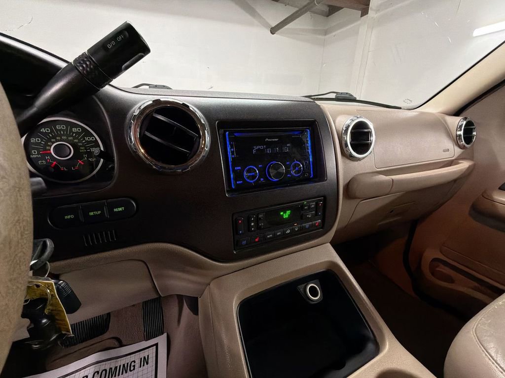 Used 2005 Ford Expedition Eddie Bauer image 15