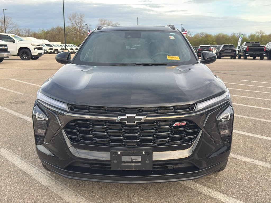 Used 2024 Chevrolet Trax RS w/ Sunroof Package FWD image 9