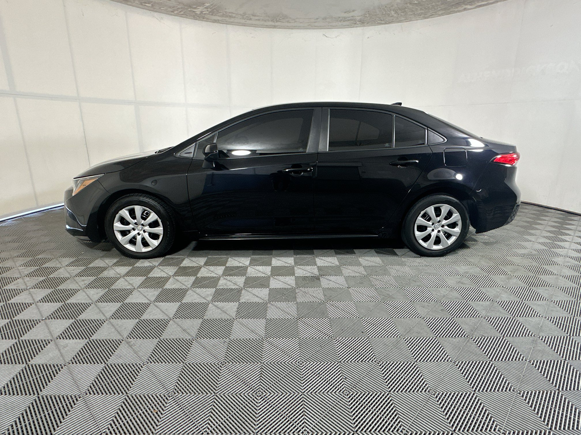 Used 2023 Toyota Corolla LE FWD image 6