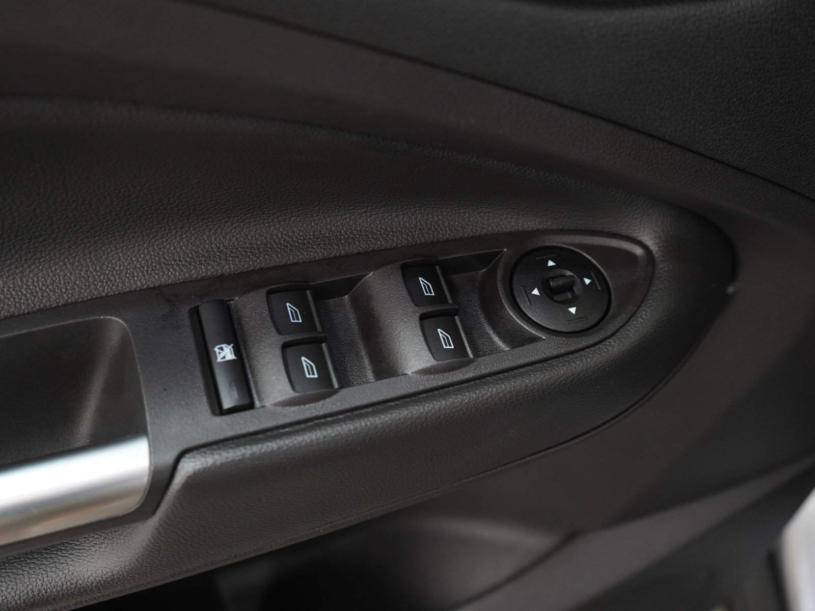Used 2018 Ford Escape SE w/ Ford Safe & Smart Package FWD image 19