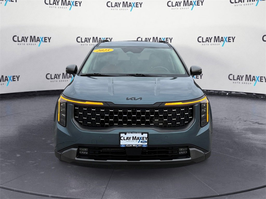 Used 2025 Kia Carnival SX w/ SX Dark Edition Package image 8