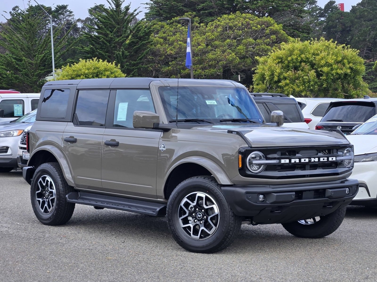 New 2026 Ford Bronco Outer Banks AWD/4WD image 2