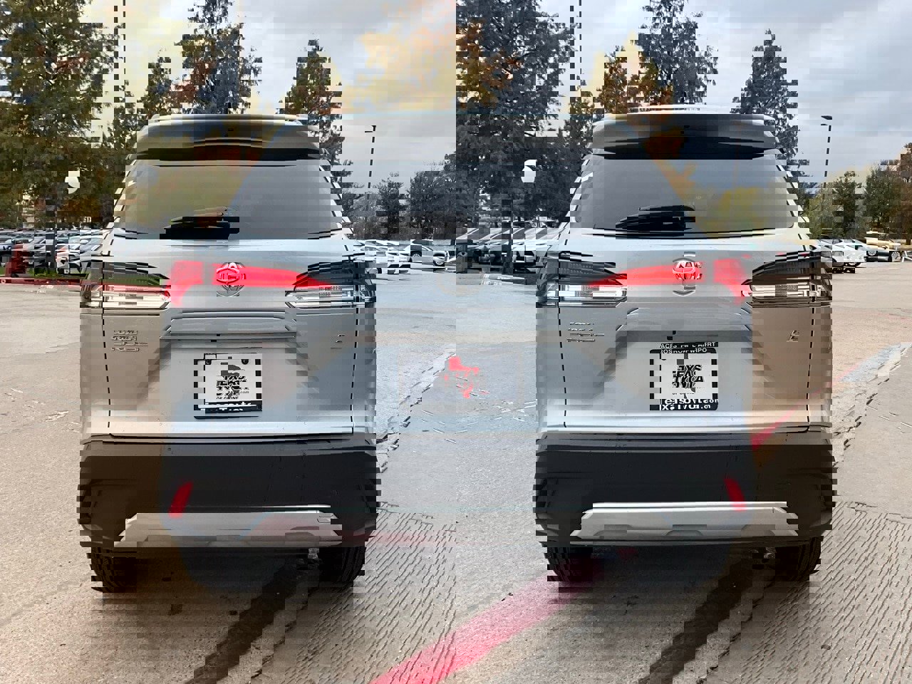 Used 2025 Toyota Corolla Cross LE image 7