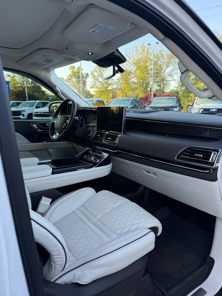 Used 2024 Lincoln Navigator Black Label AWD/4WD image 20