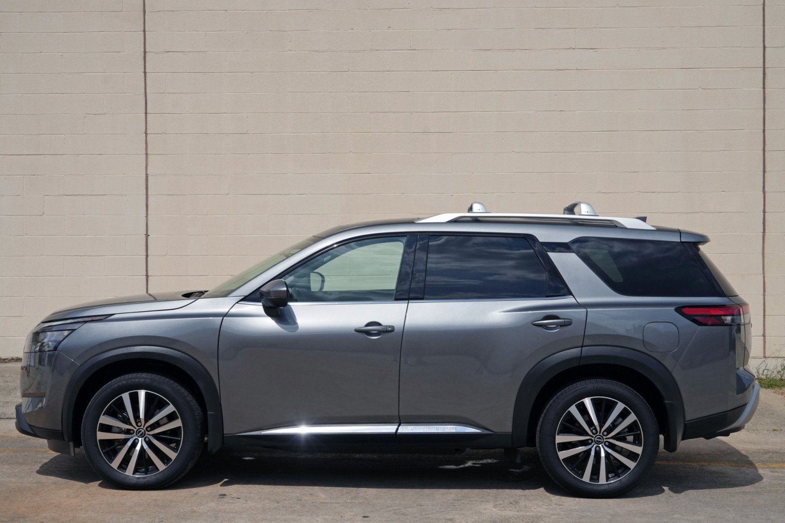 Used 2025 Nissan Pathfinder Platinum w/ Cargo Package AWD/4WD image 47