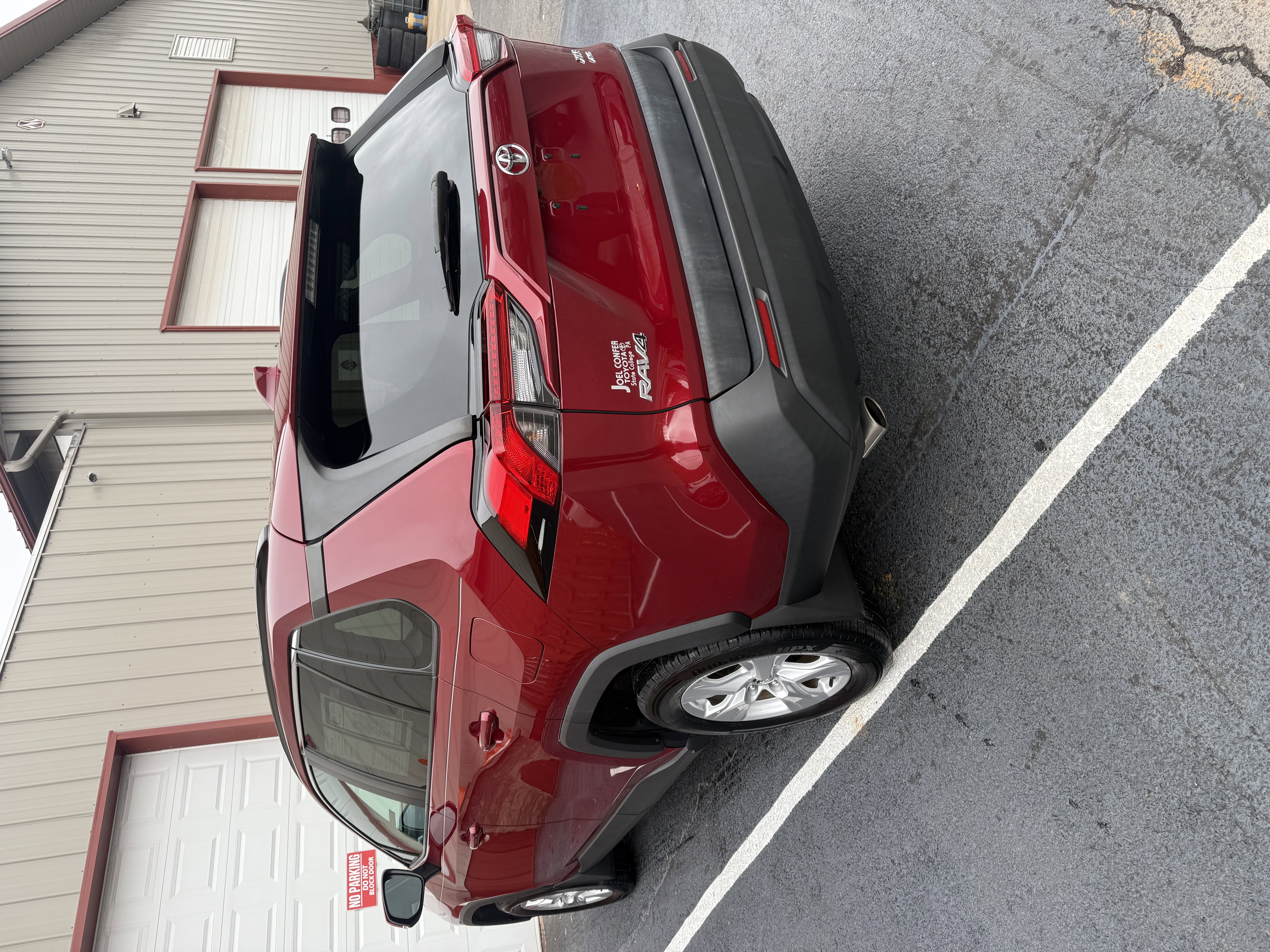 Used 2020 Toyota RAV4 XLE image 3