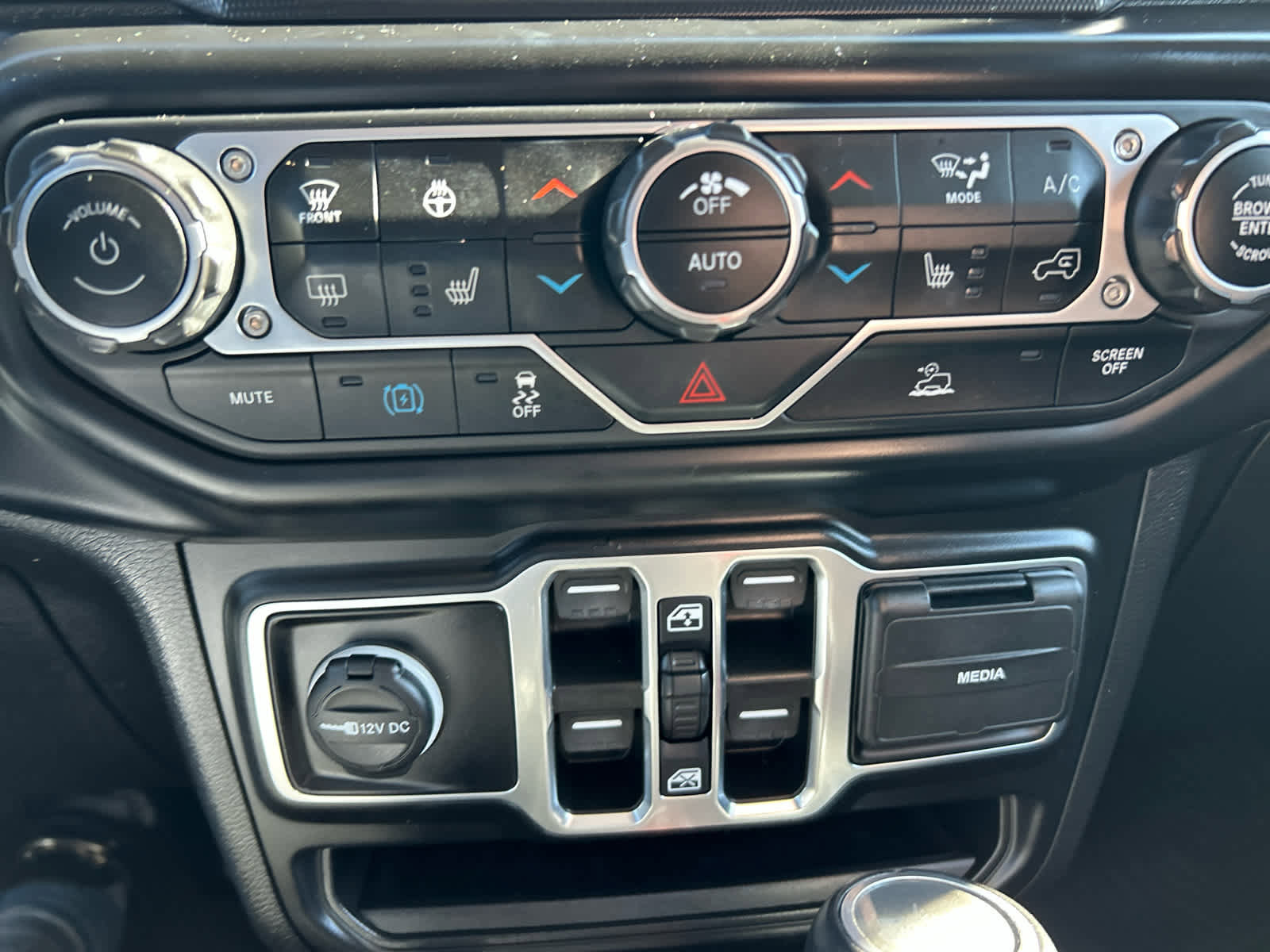 Used 2023 Jeep Wrangler Sahara w/ Cold Weather Group image 25