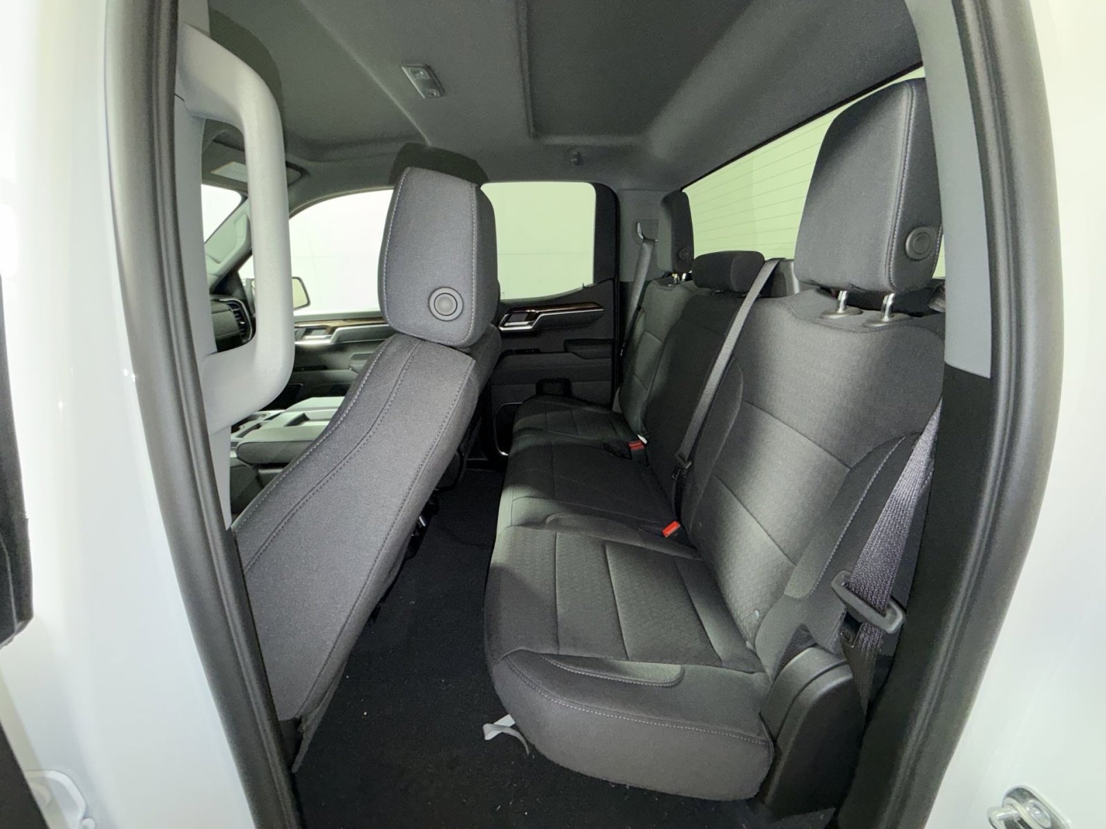 New 2026 GMC Sierra 1500 SLE image 24