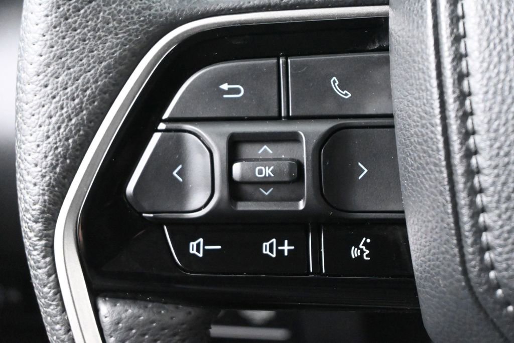 Used 2023 Toyota Tundra Limited AWD/4WD image 8