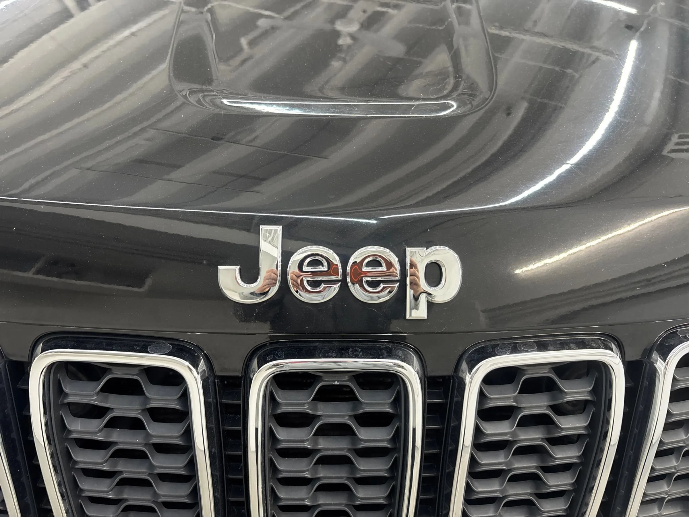 Used 2018 Jeep Grand Cherokee Laredo AWD/4WD image 32