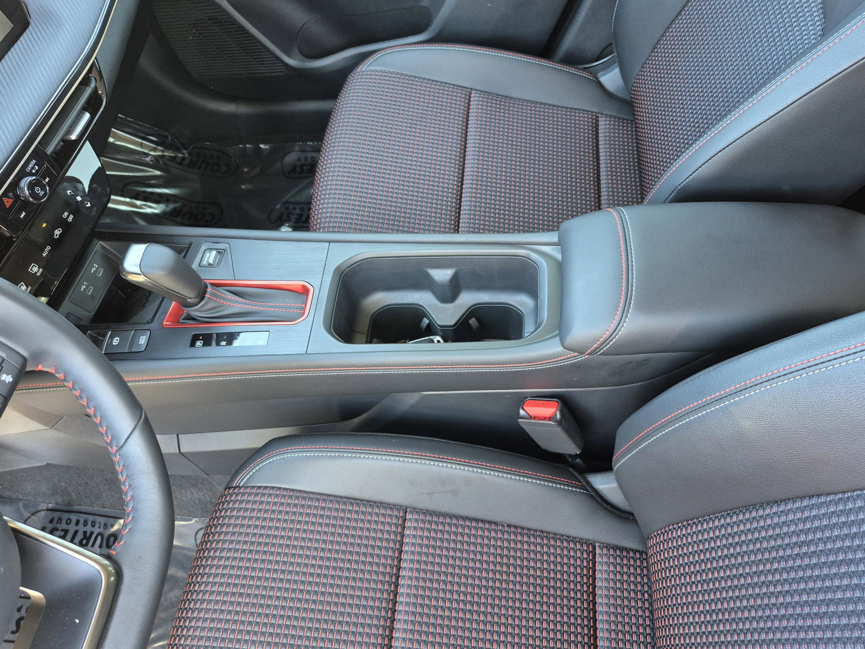 Certified 2025 Nissan Kicks SR FWD image 22