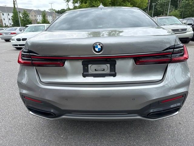 Used 2022 BMW 740i w/ M Sport Package RWD image 10