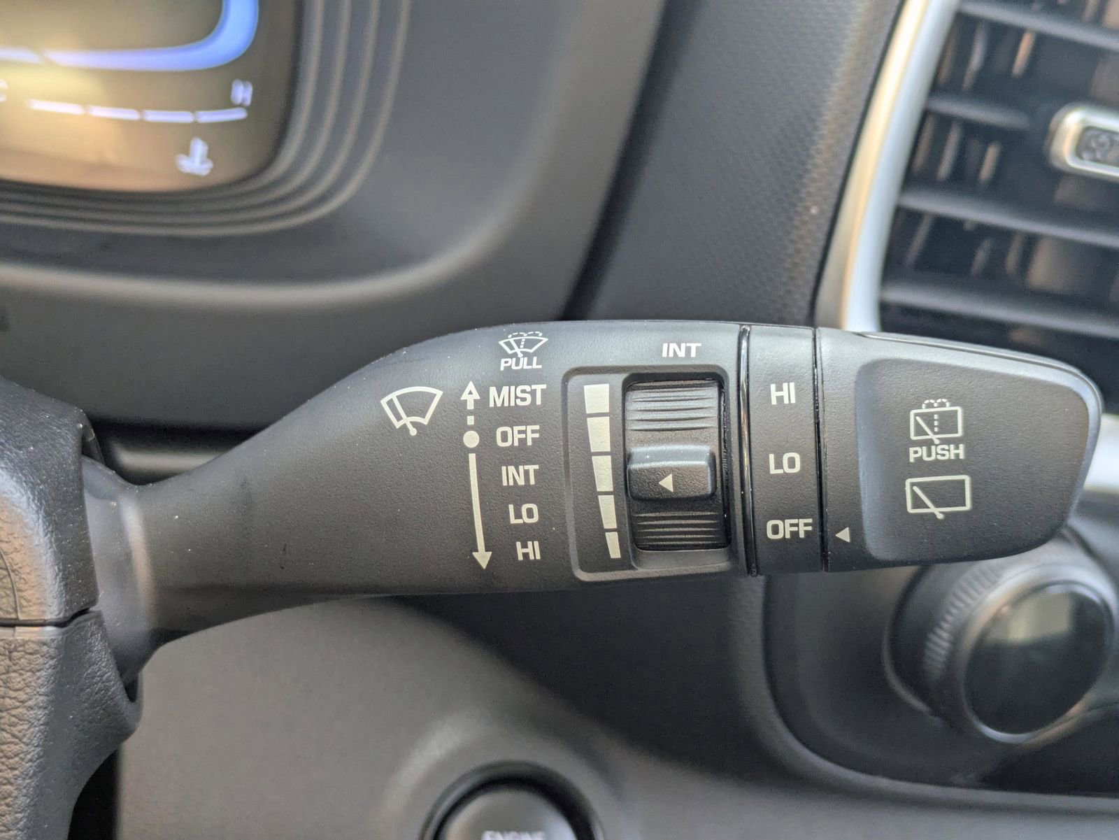 Certified 2024 Hyundai Venue SEL image 35