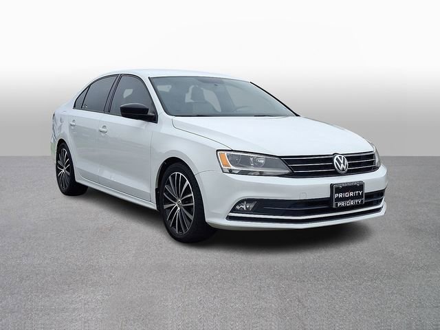 Used 2016 Volkswagen Jetta Sport image 3