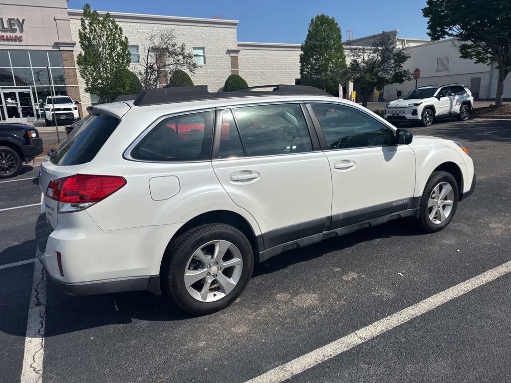 Used 2014 Subaru Outback 2.5i w/ Alloy Wheel Package AWD/4WD image 2