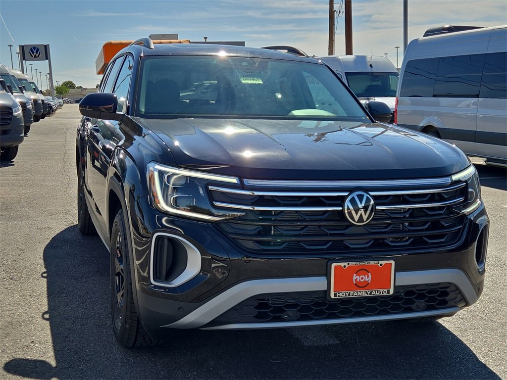New 2025 Volkswagen Atlas Peak Edition SE image 2