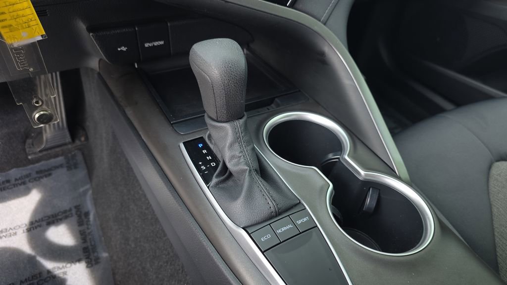 Used 2022 Toyota Camry LE image 10