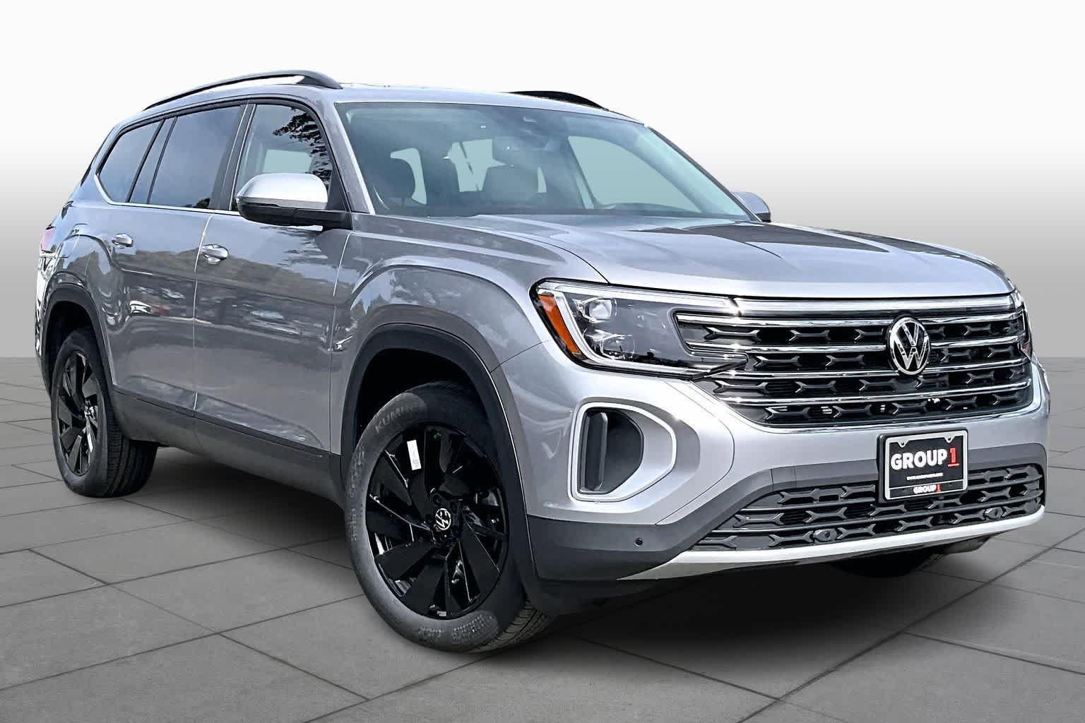 New 2026 Volkswagen Atlas SE FWD image 2
