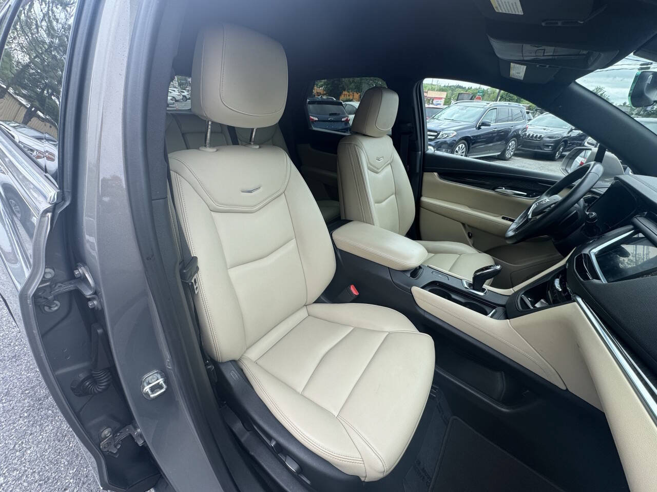 Used 2018 Cadillac XT5 FWD image 18