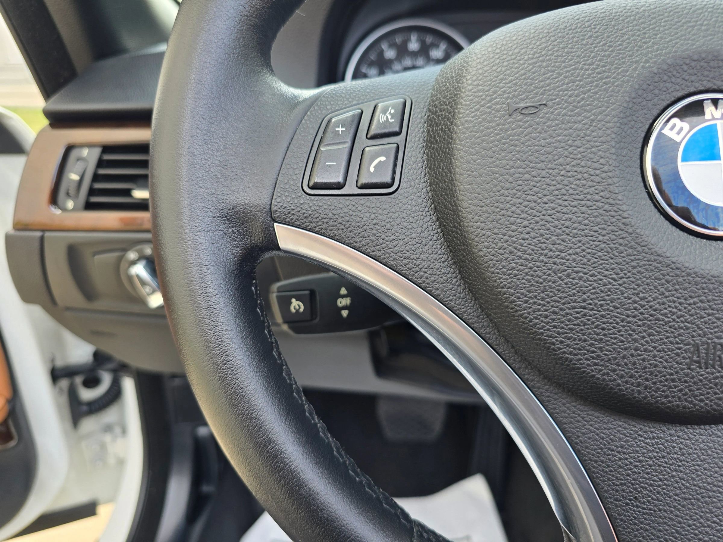 Used 2013 BMW 335i Convertible RWD image 31