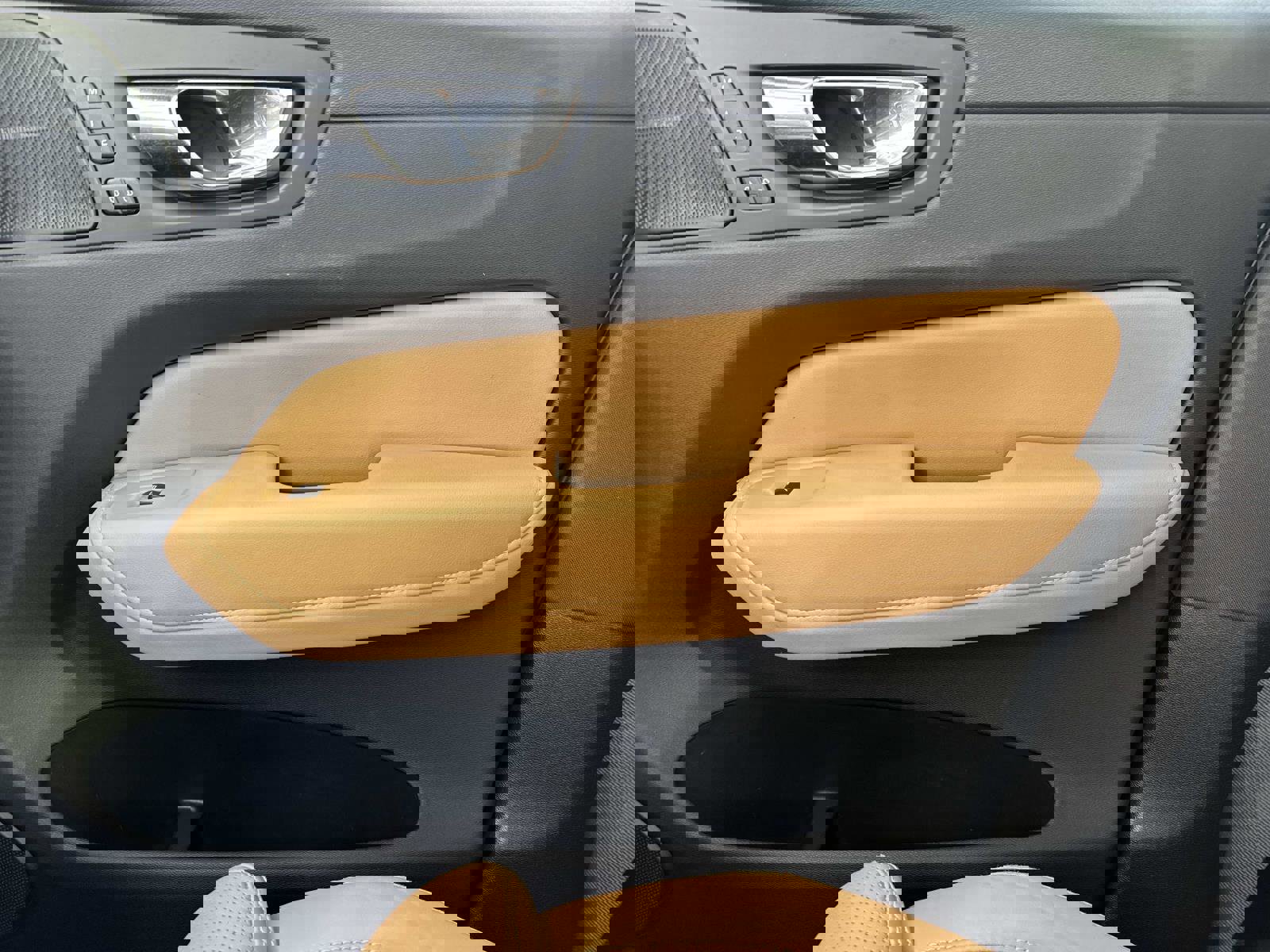 Used 2021 Volvo XC60 T5 Inscription w/ Advanced Package image 23