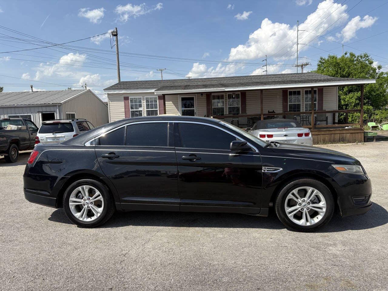 Used 2014 Ford Taurus SEL w/ Equipment Group 201A FWD image 2