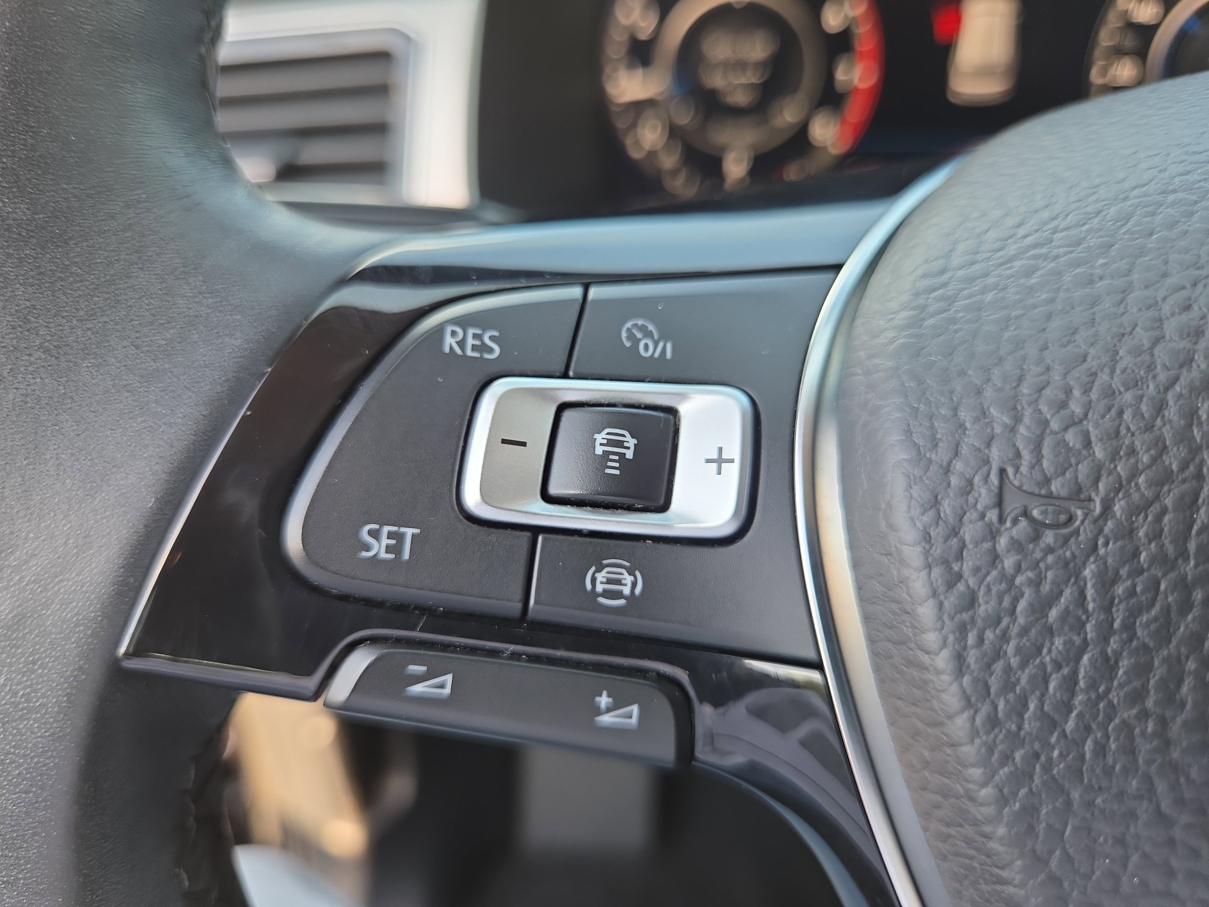 Used 2019 Volkswagen Atlas SEL image 32