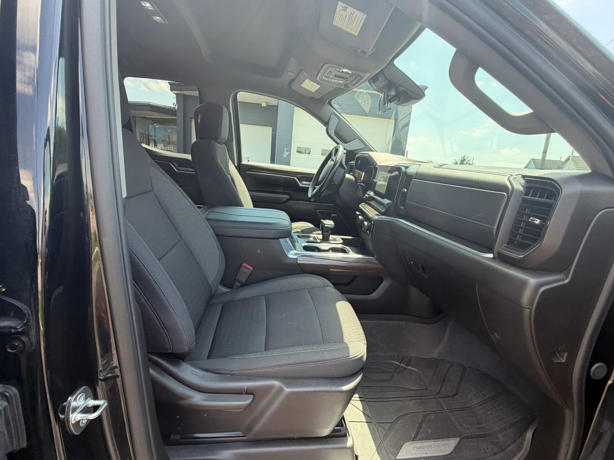 Used 2024 Chevrolet Silverado 1500 RST w/ Redline Edition AWD/4WD image 13