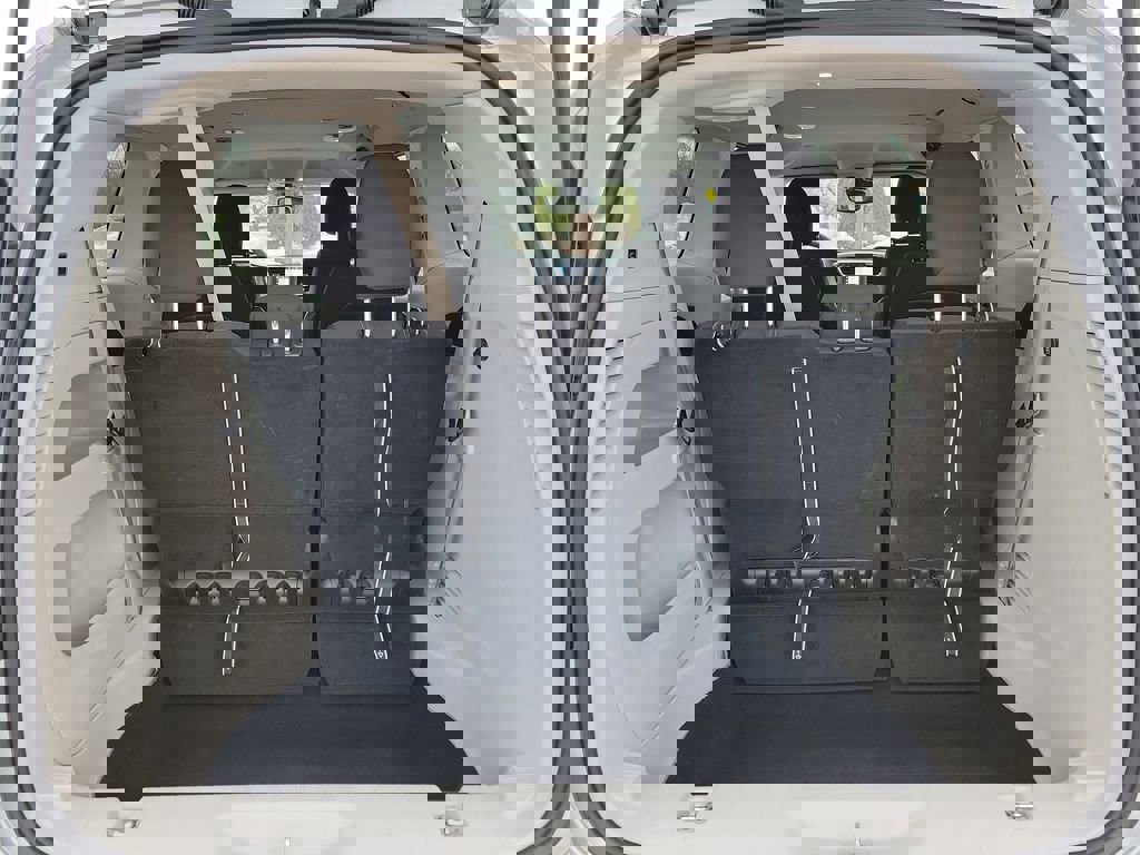 Used 2024 Chrysler Voyager LX FWD image 6