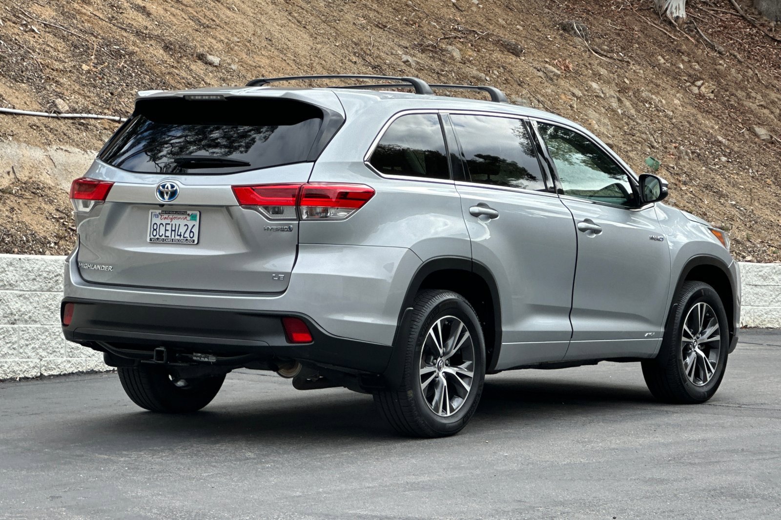 Used 2018 Toyota Highlander LE w/ Carpet Mat Package (TMS) AWD/4WD image 4