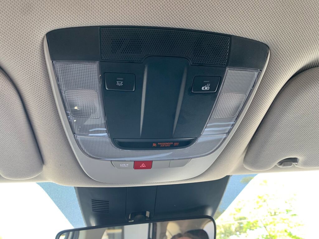 Used 2025 Kia Sorento S image 21