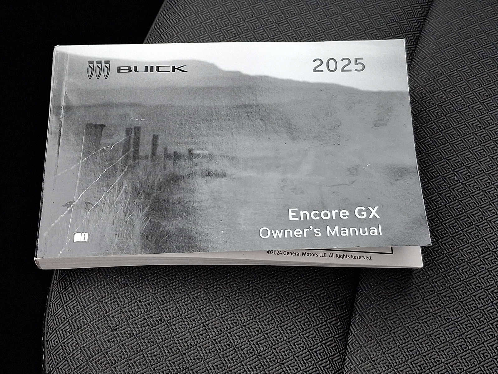 Certified 2025 Buick Encore GX Preferred FWD image 26