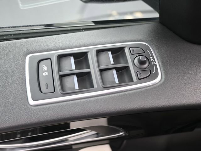 Used 2020 Jaguar F-PACE R-Sport image 11