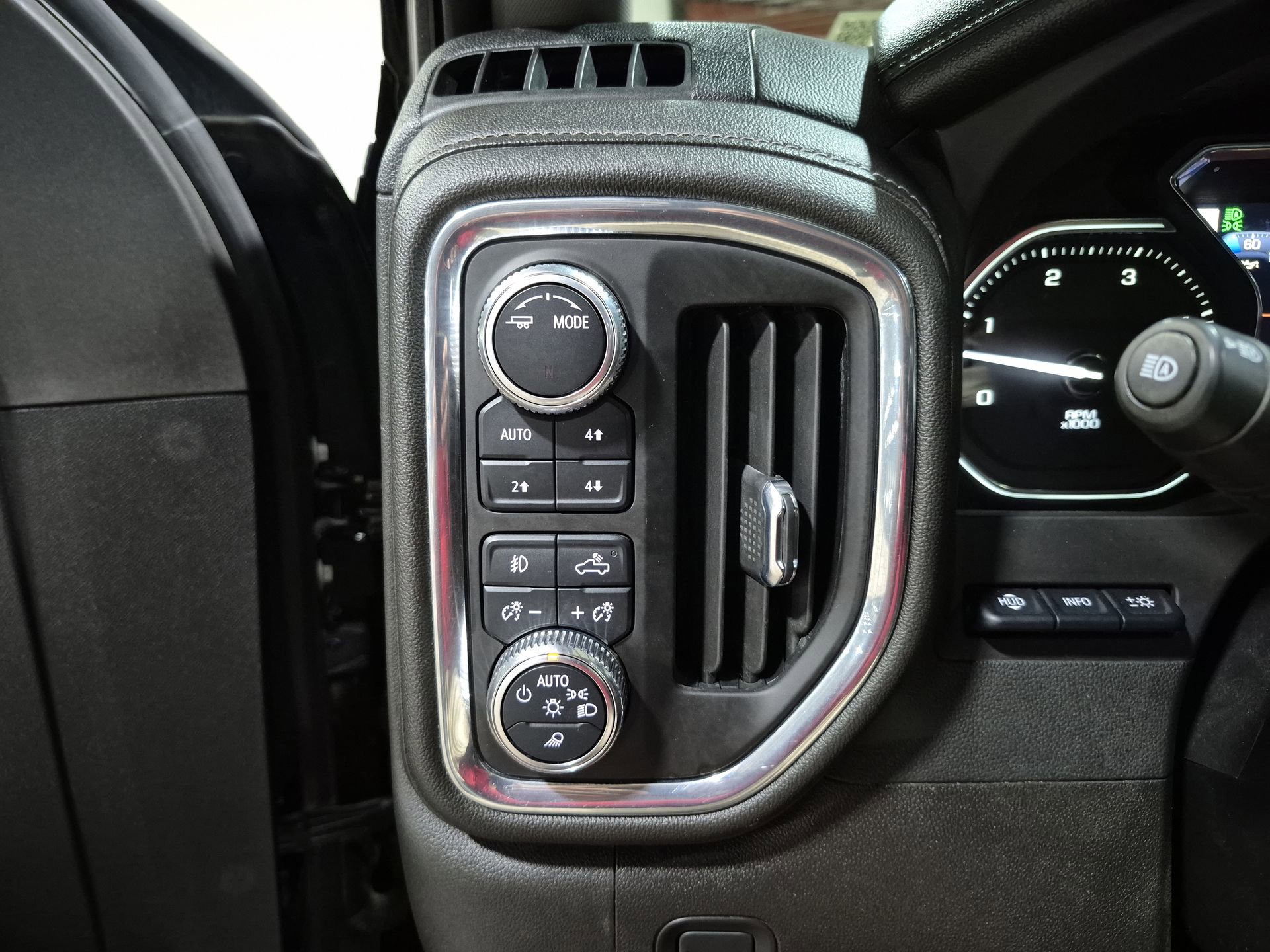 Certified 2023 GMC Sierra 3500 Denali w/ Denali Ultimate Package AWD/4WD image 18