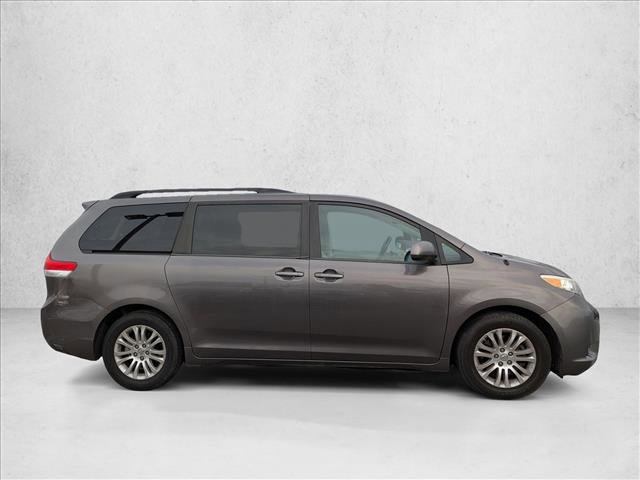 Used 2012 Toyota Sienna XLE image 3