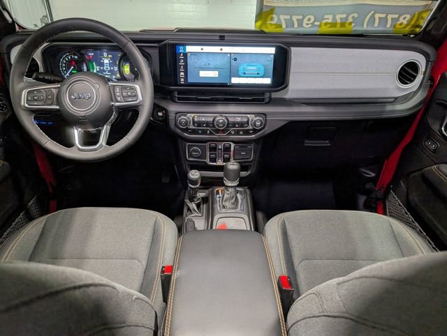 Used 2025 Jeep Wrangler Unlimited Sahara w/ Safety Group AWD/4WD image 12