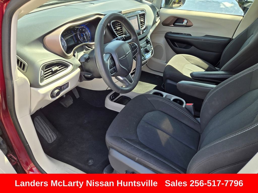 Used 2023 Chrysler Voyager LX FWD image 18